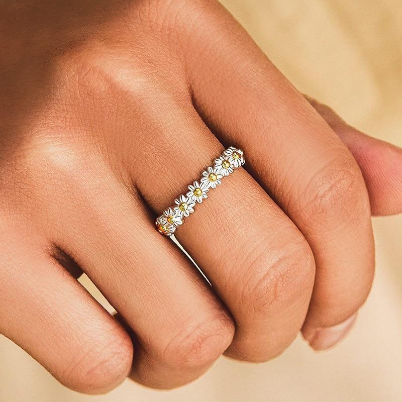 Bague Marguerite Émail™ – Argent & Douceur Peinte