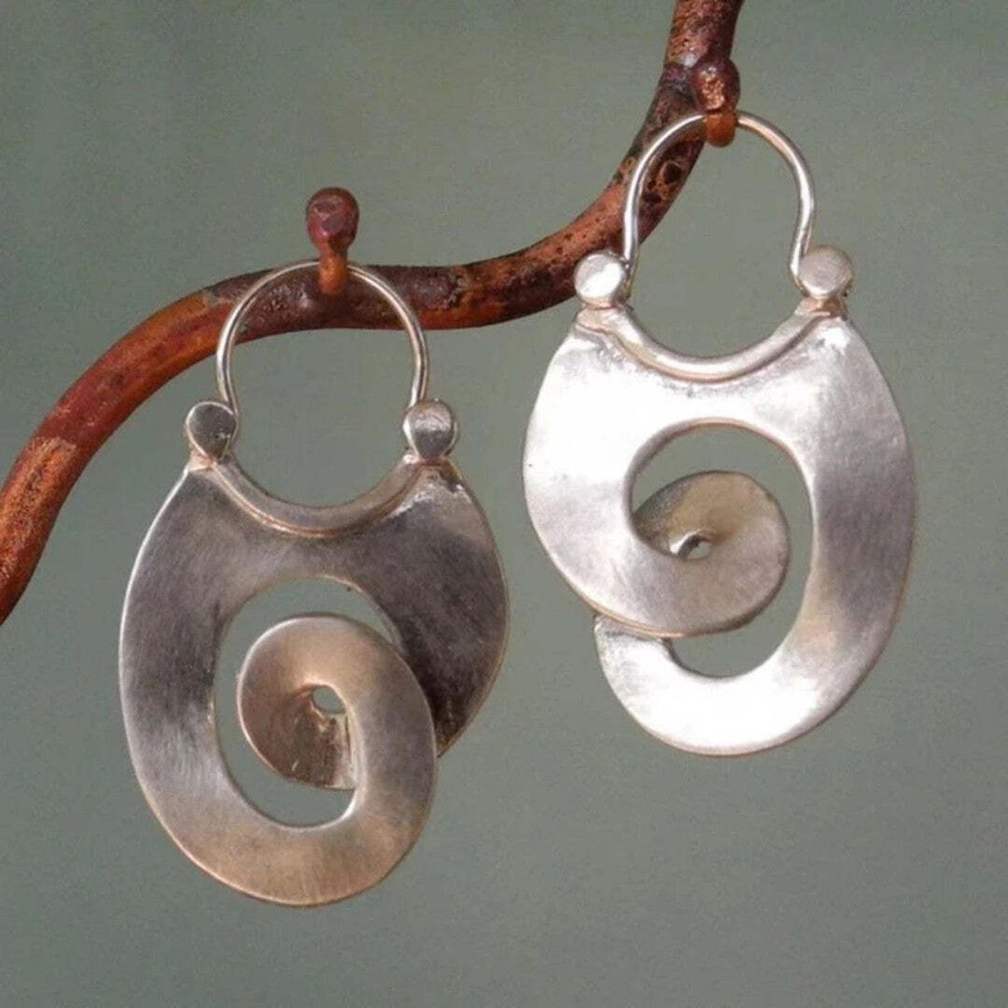 Boucles d'oreilles rétro en argent aux formes irrégulières