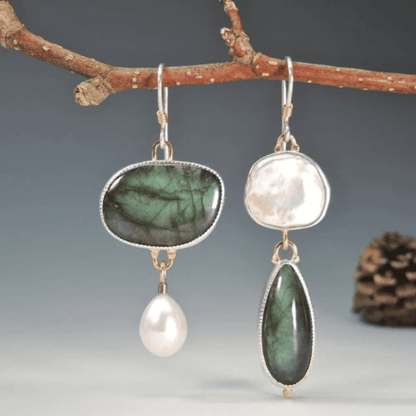 Boucles d'oreilles vintage en pierres précieuses vertes et blanches