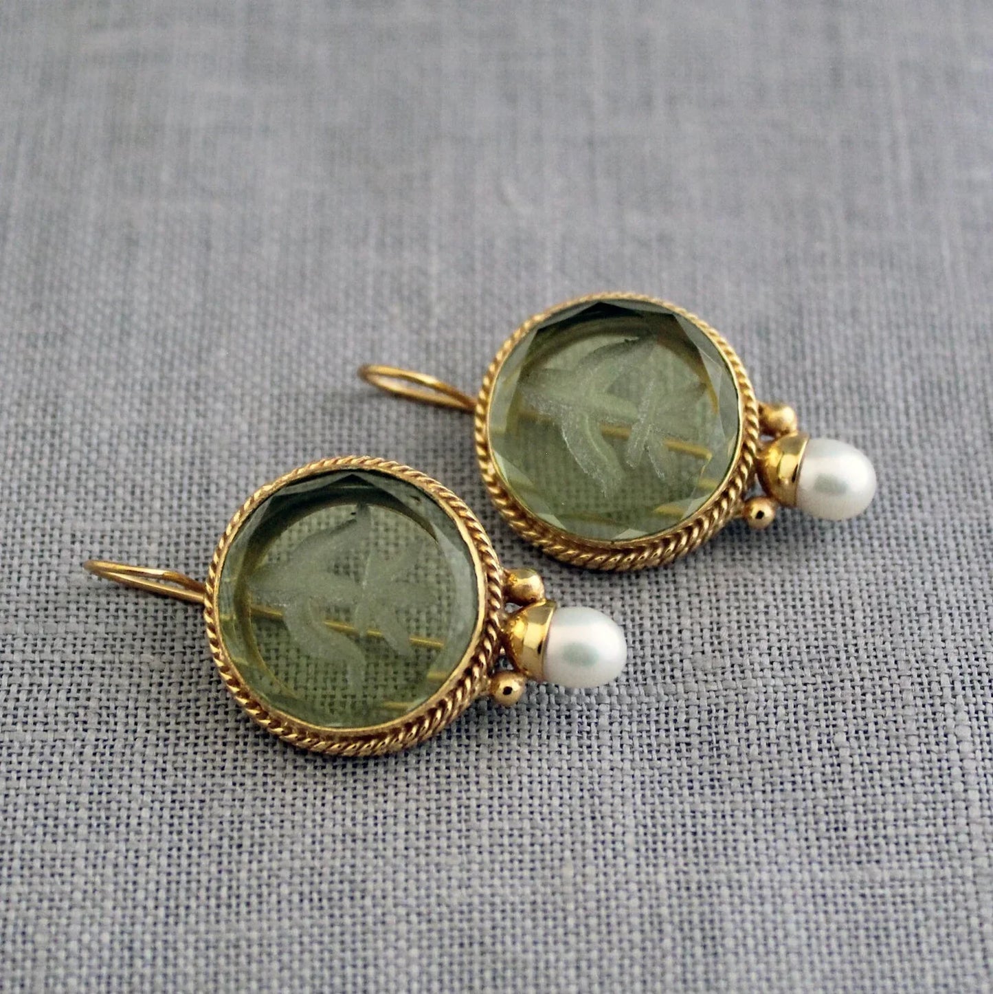 Madonna - Boucles d'oreilles en perles avec pierre verte vintage en forme ronde