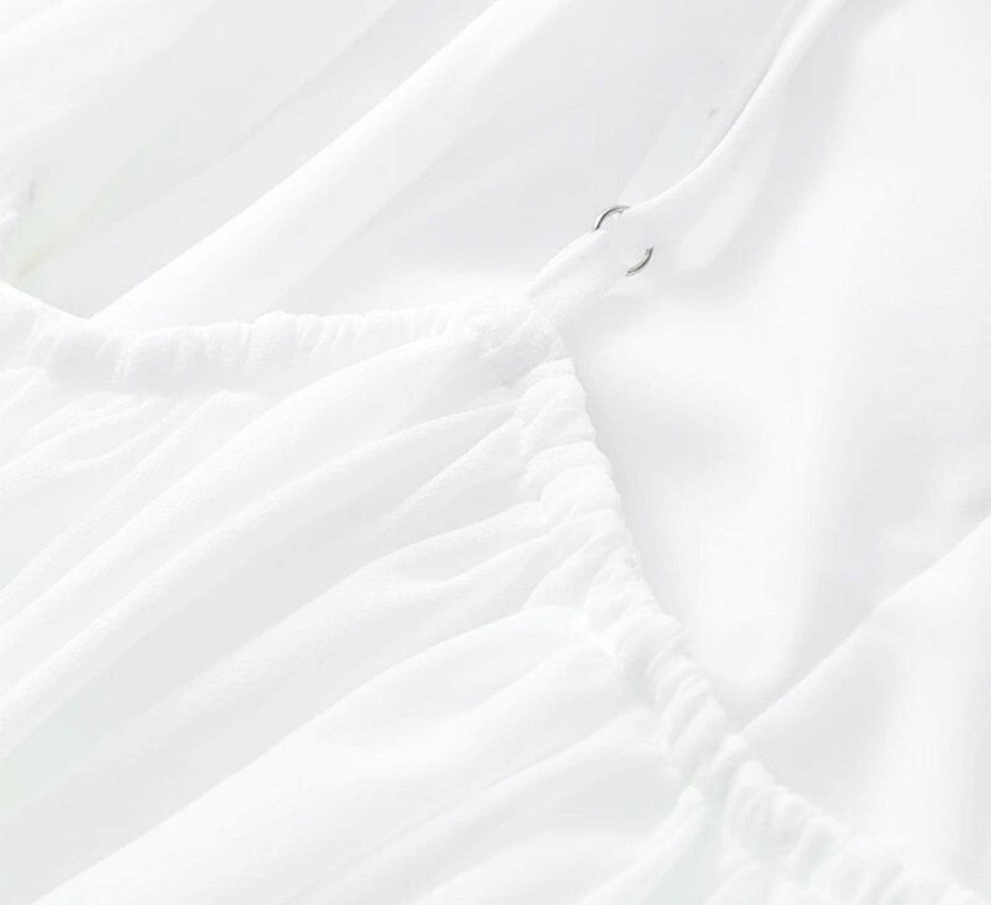 Mio™ | Robe mini élégante dos nu