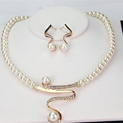 Ensemble de Collier et Boucles d'Oreilles en Perles Naturelles