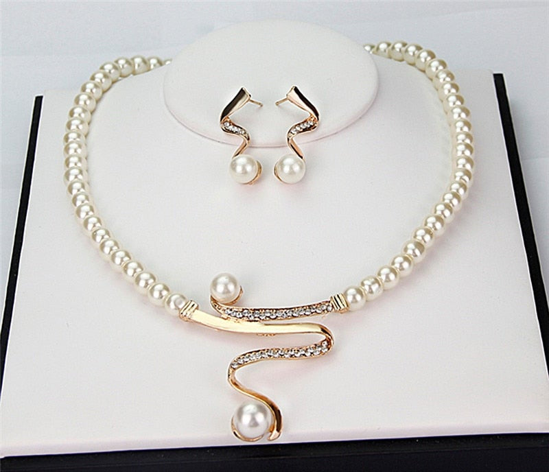 Ensemble de Collier et Boucles d'Oreilles en Perles Naturelles