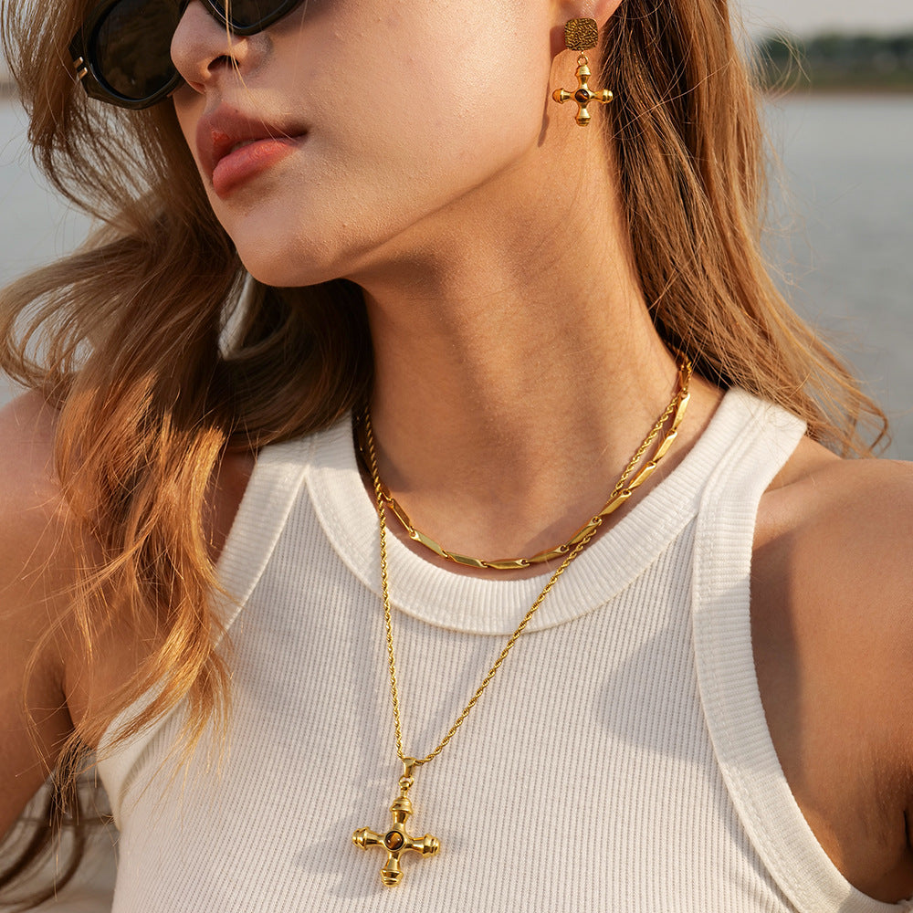 Della™ | Collier avec Pendentif Croix