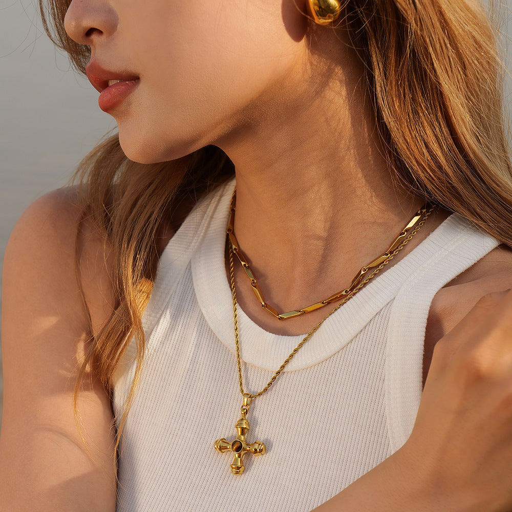 Della™ | Collier avec Pendentif Croix