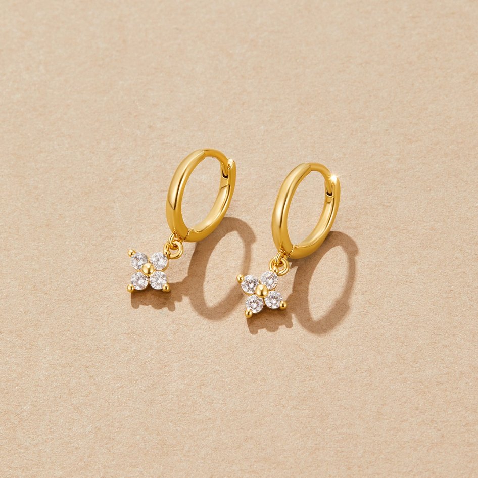 Aria™ | Boucles d’oreilles pendantes trèfle élégant