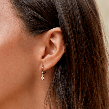 Aria™ | Boucles d’oreilles pendantes trèfle élégant