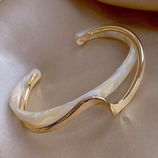 Maria - Bracelet Élégant en Or avec Opale Blanche
