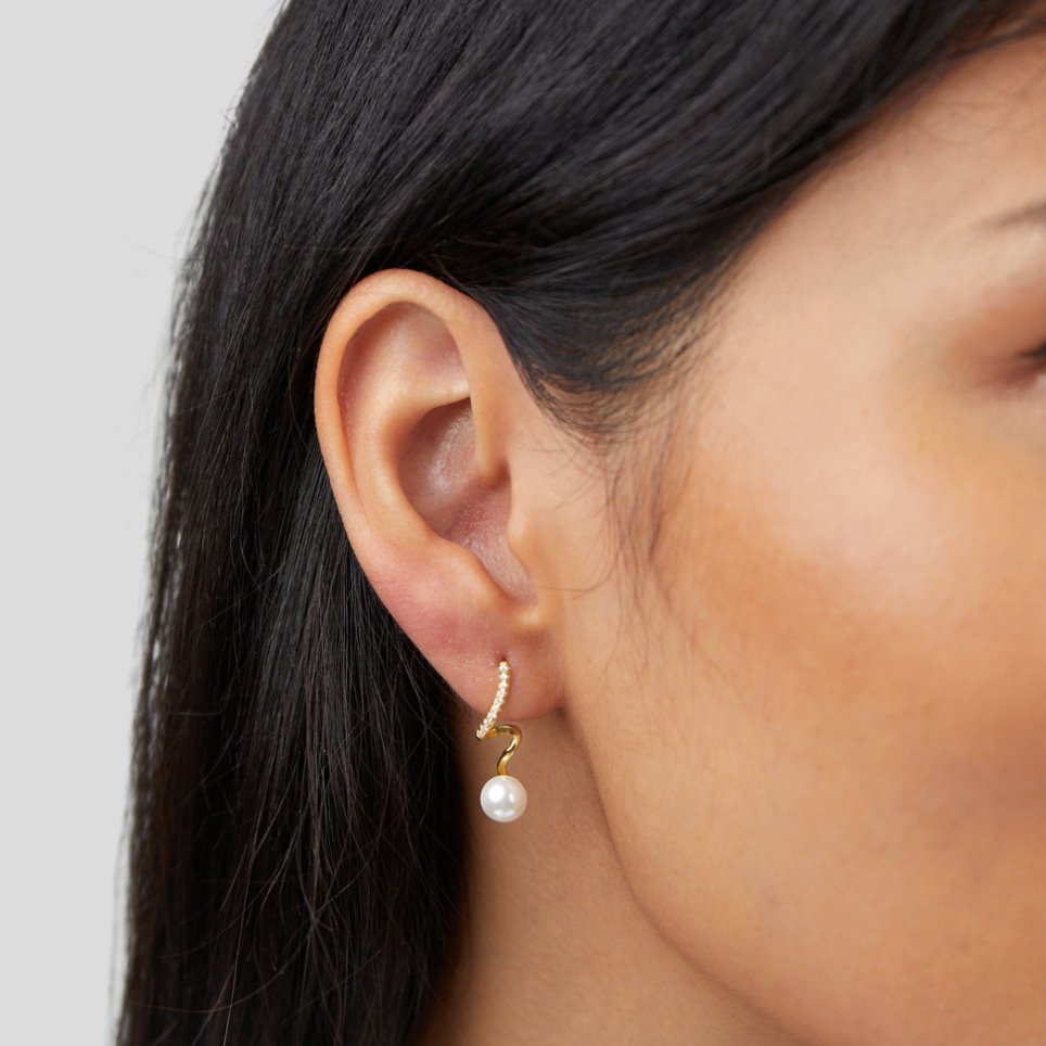 Tamara™ | Boucles d’oreilles ondulées nacrées
